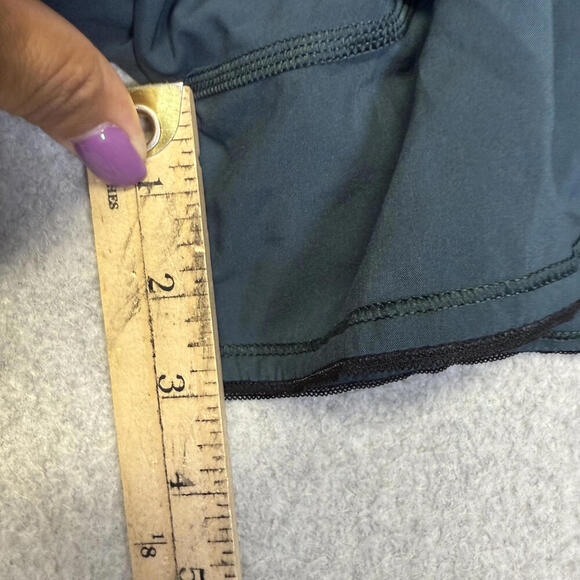 Lululemon Women's size 2 Seek The Heat Short II submarine shorts - Picture 3 of 6